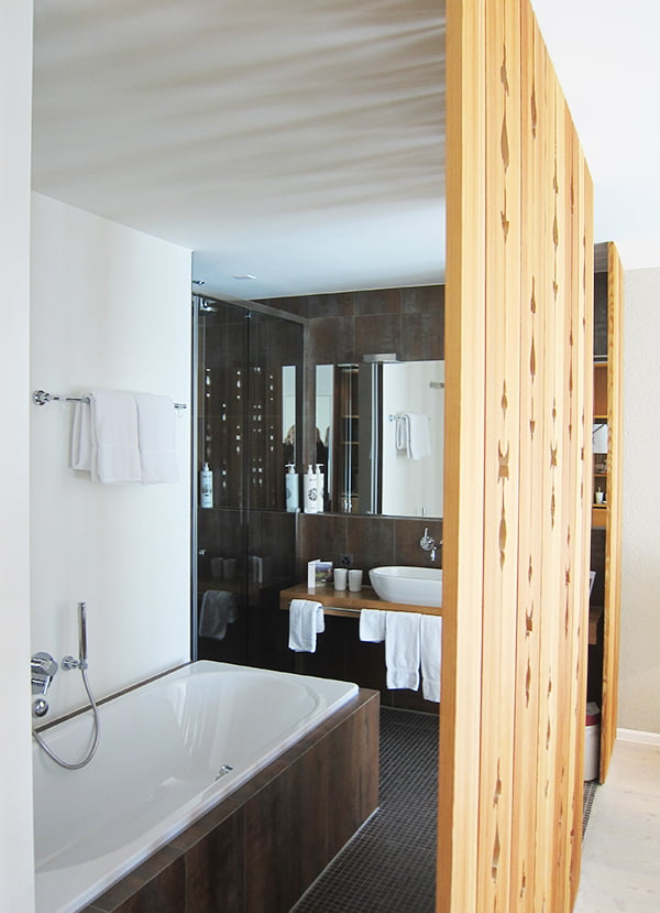 Schweizerhof Lenzerheide, Hotelzimmer – Image Copyright: Hey Pretty Beauty Blog
