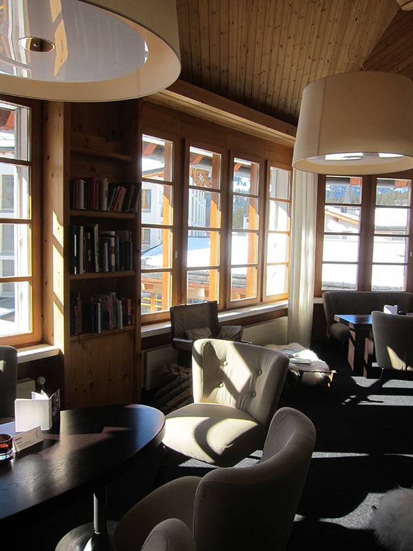 Schweizerhof Lenzerheide, Lounge– Image Copyright: Hey Pretty Beauty Blog