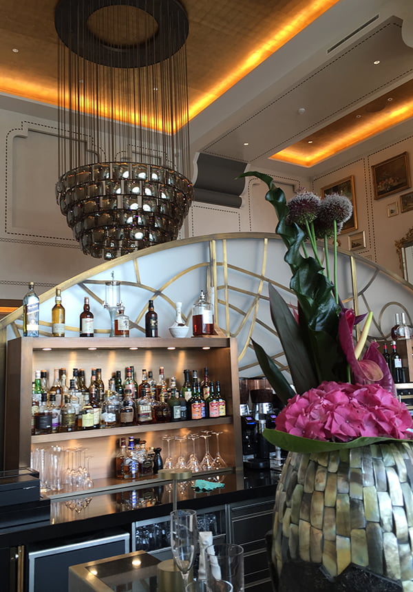 Spa Review: Hotel Royal Savoy Lausanne 8 Royal_Hotelbar