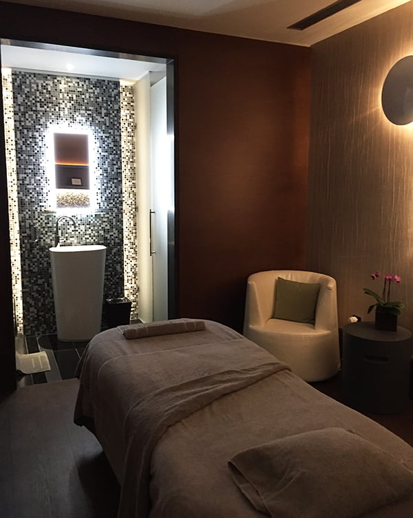 Spa Review: Hotel Royal Savoy Lausanne 18 Behandlungsraum Spa Hotel Royal Savoy, Review by Hey Pretty