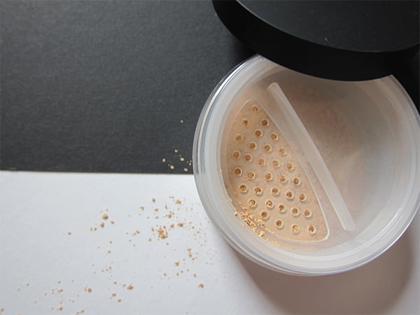 Brand Love: Lily Lolo Mineral Cosmetics 3 Lily Lolo Mineral Foundation SPF 15, Image by Hey Pretty Beauty Blog