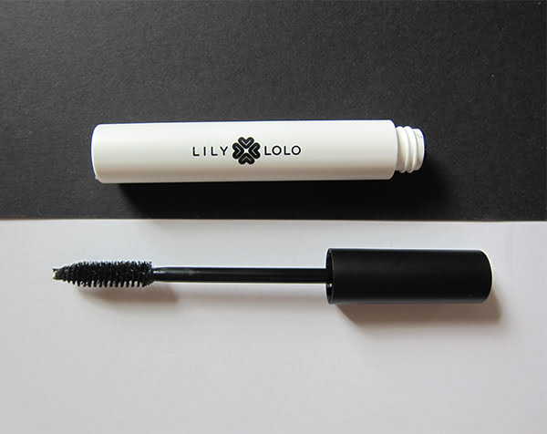 Brand Love: Lily Lolo Mineral Cosmetics 6 Lily Lolo Schweiz Natural Mascara in Black, Image by Hey Pretty Beauty Blog