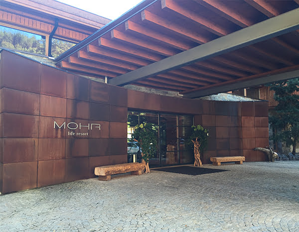 MOHR life resort Fassade Ankunft, Image by Hey Pretty Beauty Blog