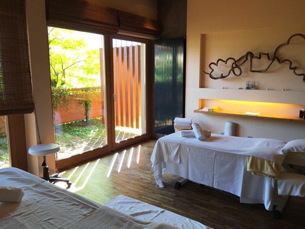 MOHR life resort Spa Review, Treatment-Raum, Image by Hey Pretty Beauty Blog