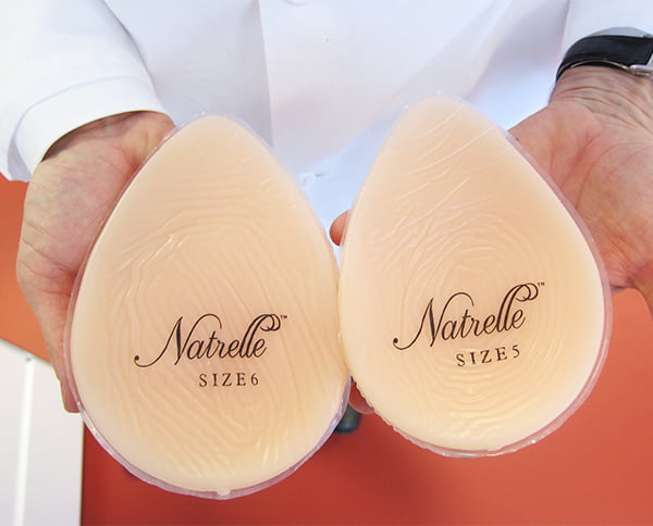 Breast Atelier Zürich: Einlagen testen (Hey Pretty)