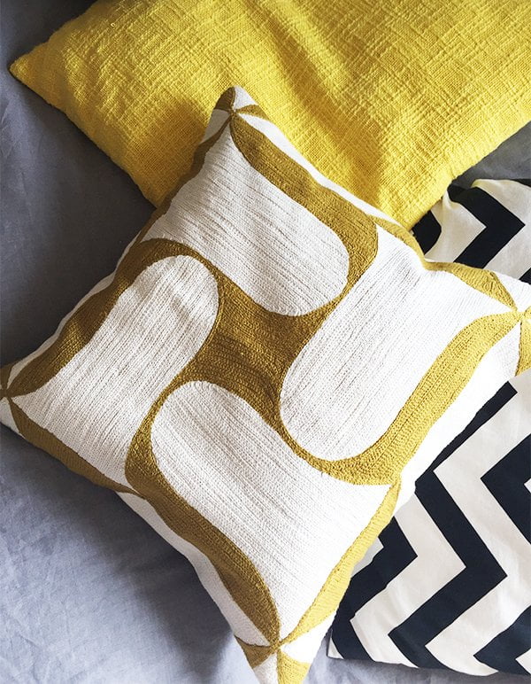 La Redoute Kissenbezug Chaplain (Senfgelb weiss bestickt), Styled by Hey Pretty #myredoute