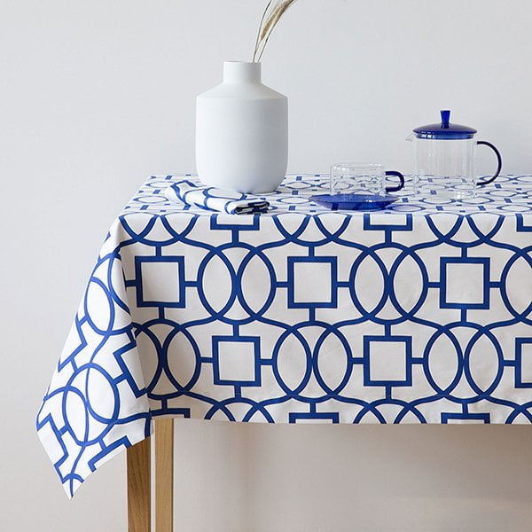 Dachterrasse Styling auf Hey Pretty: Tischdecke mit geometrischen Mustern von Zara Home