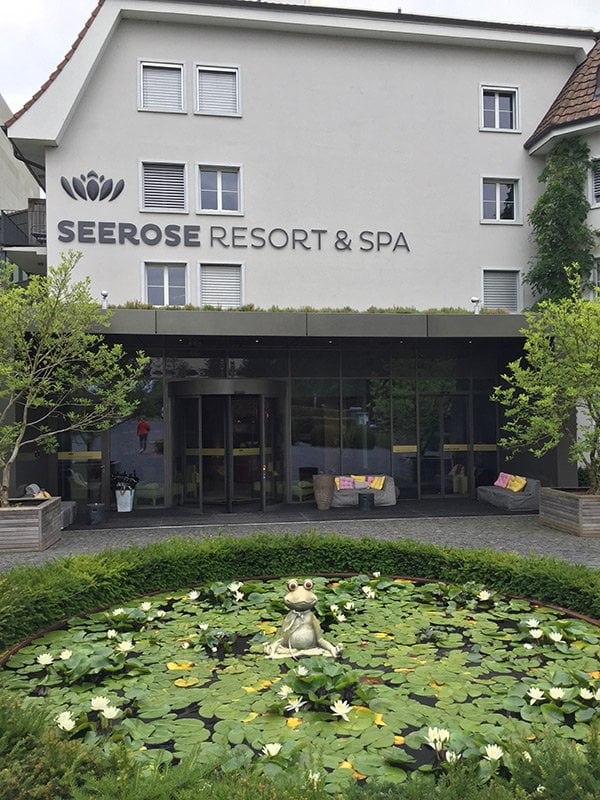 Spa Review: Seerose Resort & Spa 2 Seerose Hallwilersee: Aussenfassade Resort (Hey Pretty)