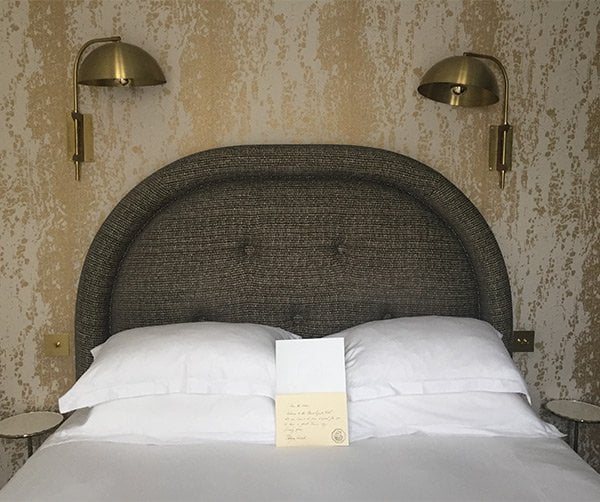Le Grand Pigalle Hotel Paris, Bett (Image by Hey Pretty)