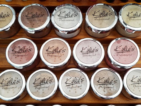 Kylie's Professional Mineral Goddess Make-up Review and Swatches by Hey Pretty Kylie's Professional Mineral Goddess Make-up Review and Swatches by Hey Pretty