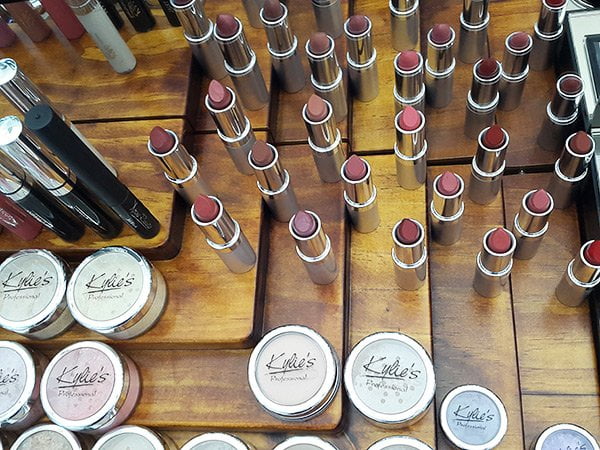 Kylie's Professional Mineral Goddess Make-up Review and Swatches by Hey Pretty Kylie's Professional Mineral Goddess Make-up Review and Swatches by Hey Pretty