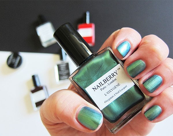 Lackparty mit Non-Toxic-Bonus: Nailberry 5 Nailberry Non Toxic Nagellack «Glamazon», Erfahrungsbericht und Swatch von Hey Pretty (bei Greenlane Schweiz erhältlich)