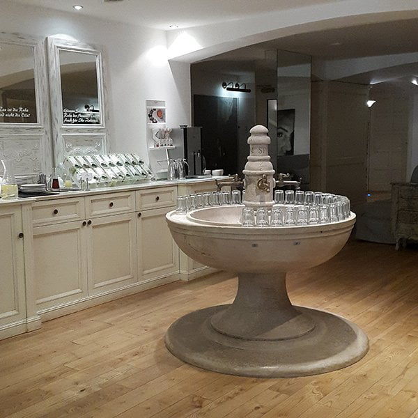 Brunnen im Spa des Posthotel Achenkirch (Hey Pretty Spa Review)