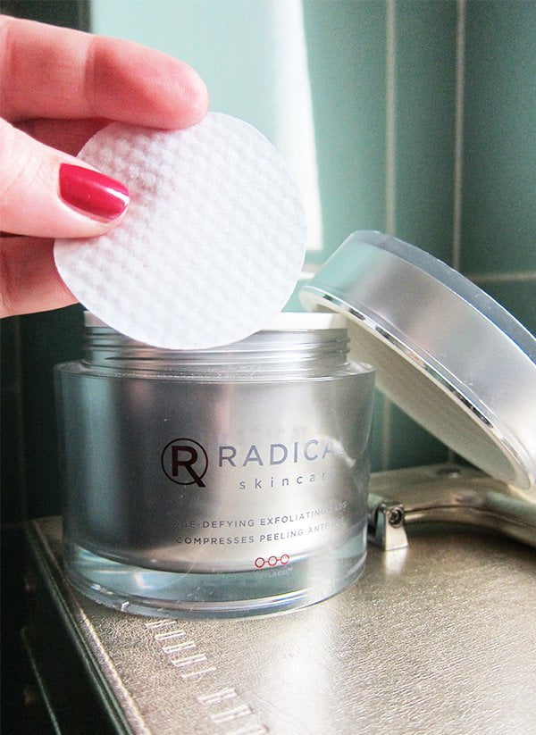 Show Me Your Badezimmerschränkli mit Steffi Hidber 5 Radical Age-Defying Exfoliating Pads (Holy Grail Hautpflegeprodukte auf Hey Pretty): Badezimmerschränkli Lieblinge von Steffi Hidber