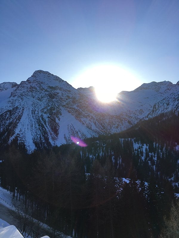 Spa Review: Tschuggen Grand Hotel und Valsana Hotel Arosa 17 Tschuggen Grand Hotel Review auf Hey Pretty: Morgensonne über Arosa (Erfahrungsbericht auf Hey Pretty)