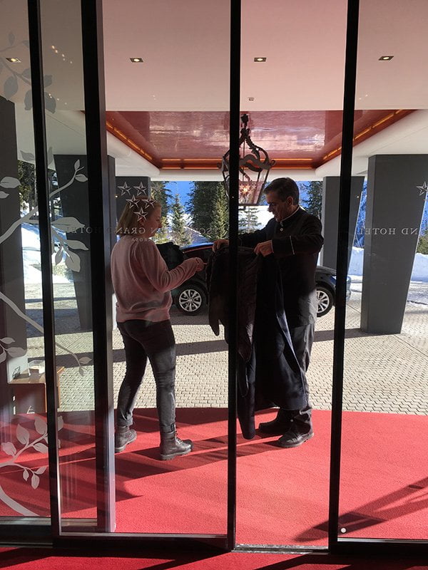 Spa Review: Tschuggen Grand Hotel und Valsana Hotel Arosa 18 Tschuggen Grand Hotel Review auf Hey Pretty: Morgensonne über Arosa (Erfahrungsbericht auf Hey Pretty)