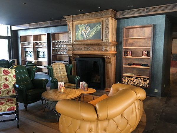 Review Valsana Hotel Arosa: Lounge Area (Image by Hey Pretty)