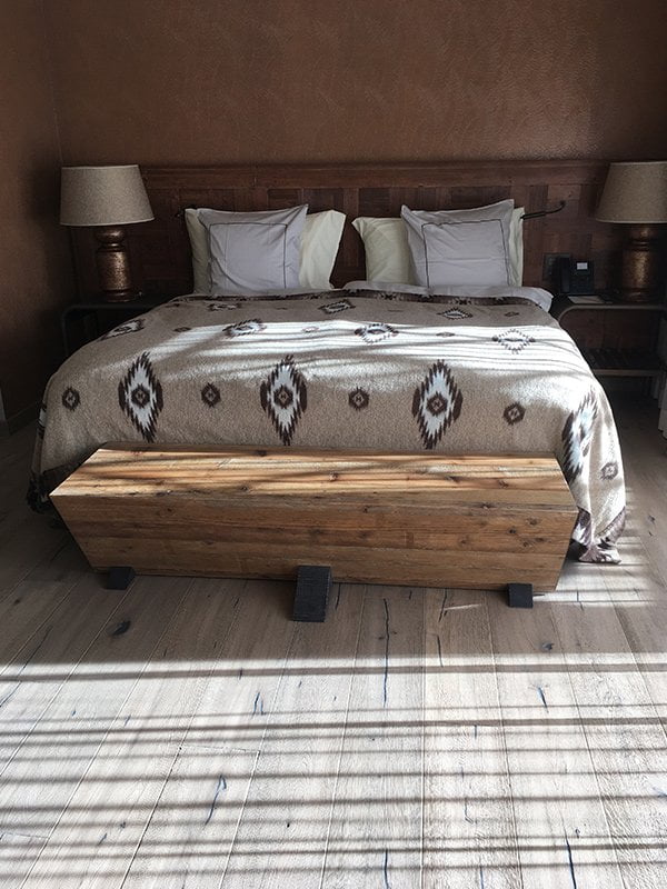 Spa Review: Tschuggen Grand Hotel und Valsana Hotel Arosa 40 Valsana Hotel Arosa: Bett in der Corner Junior Suite (Image by Hey Pretty)