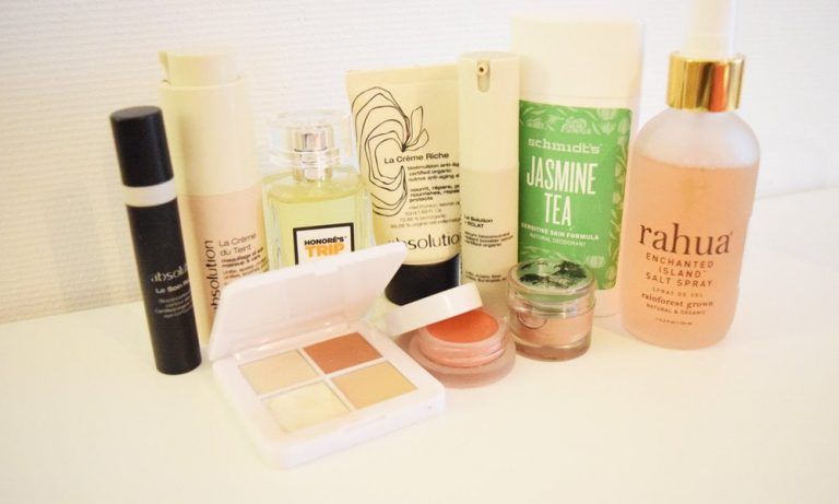 Show Me Your Badezimmerschränkli mit Hrvojka Sütterlin Show Me Your Badezimmerschränkli: Die Hey Pretty-Serie mit Karu Sütterlin von BioBeautyBoutique