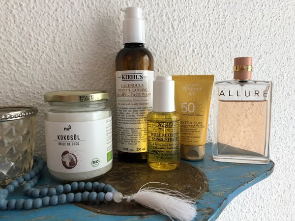 Show Me Your Badezimmerschränkli: Liliane Meier 1 Show me your Badezimmerschränkli by Hey Pretty Beauty Blog Liliane Meier Littleyoga Kiehls Coconut Oil Chanel Louis Widmer