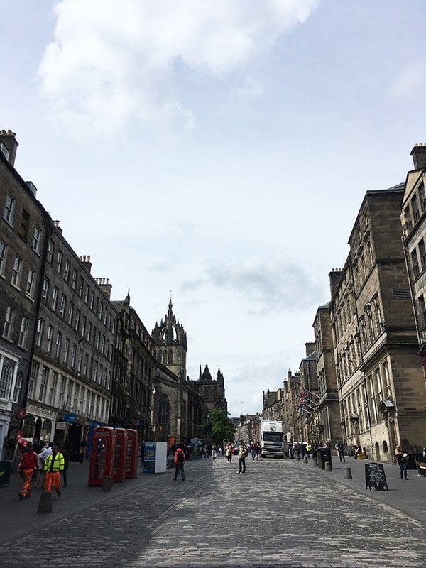 Edinburgh mit Freundinnen: Royal Mile (Old Town), Image by Hey Pretty