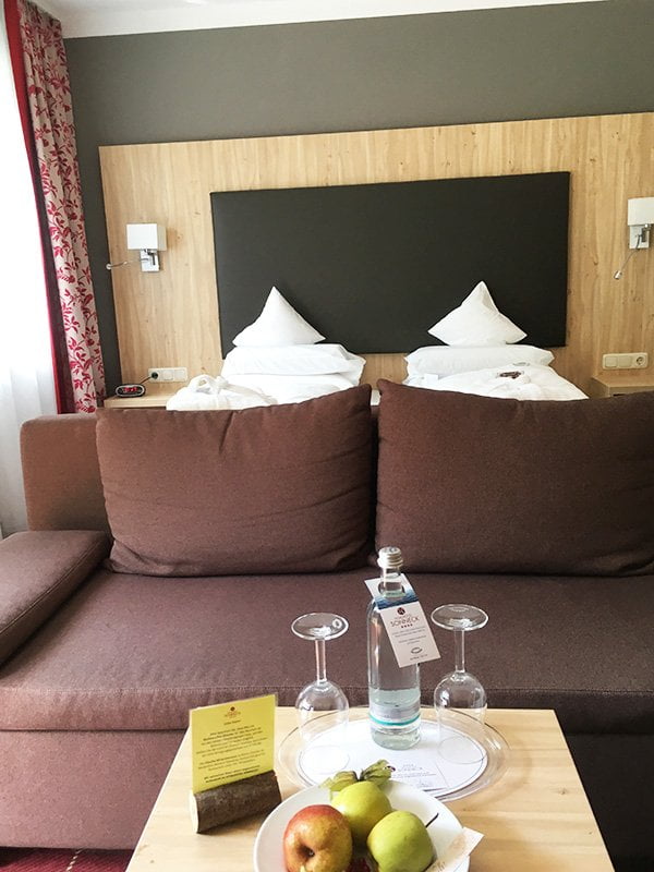 Spa Review im Vitalhotel Sonneck Bad Wörishofen: Hotelzimmer-Detail (Hey Pretty)