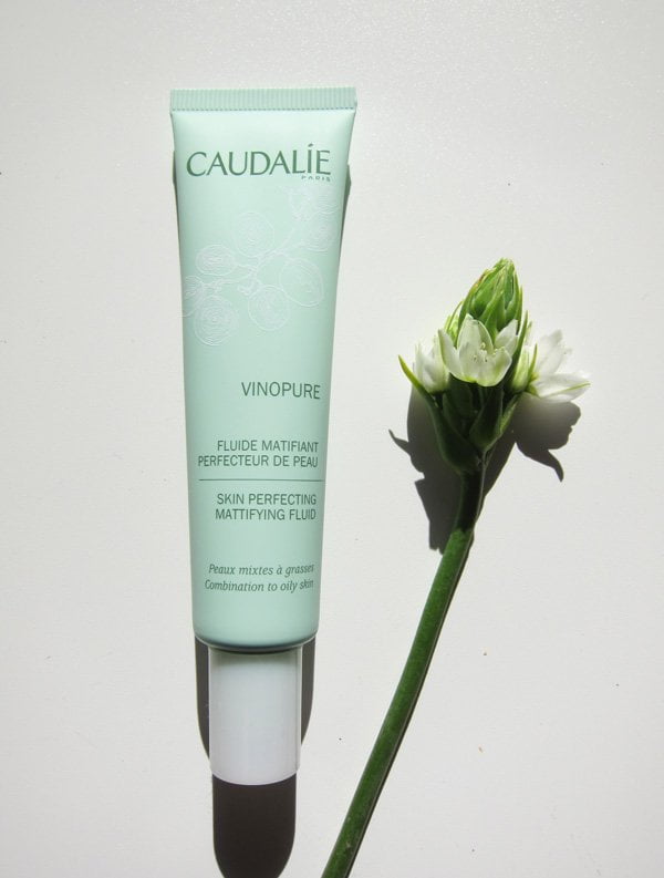 Reine Haut mit Traubenpower: Caudalie Vinopure 4 Caudalie Vinopure Skin Perfecting Mattifying Fluid (mattierendes Fluid für perfektionierte Haut): Erfahrungsbericht auf Hey Pretty Beauty Blog