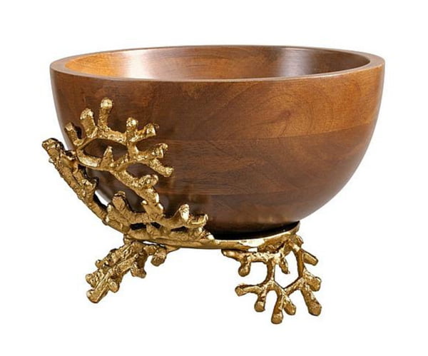 Interior Flash: Samt und Plüsch und Winter-Glam 16 Winter-Glam Dekoideen auf Hey Pretty: Dekoschale aus Holz mit Goldverzierung (Ackermann Versand)