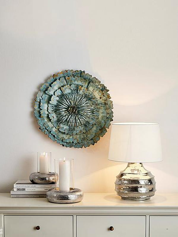 Interior Flash: Samt und Plüsch und Winter-Glam 11 Tischleuchte mit Metallfuss von Jelmoli-Shop (Hey Pretty Winterglam Deko-Ideen)