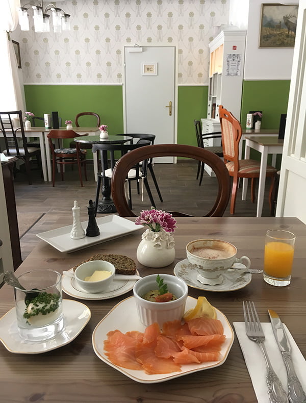 Glutenfreies Frühstück in Wien: Traumhaft bei Café Grüner Salon (Hey Pretty)