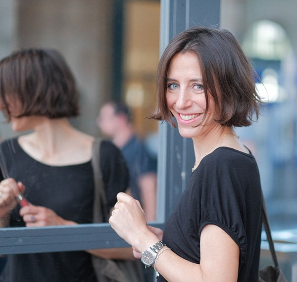 Show Me Your Badezimmerschränkli: Echte Frauen, echte Beauty-Routinen – Katrin Roth von Sonrisa (Hey Pretty Beauty Blog)