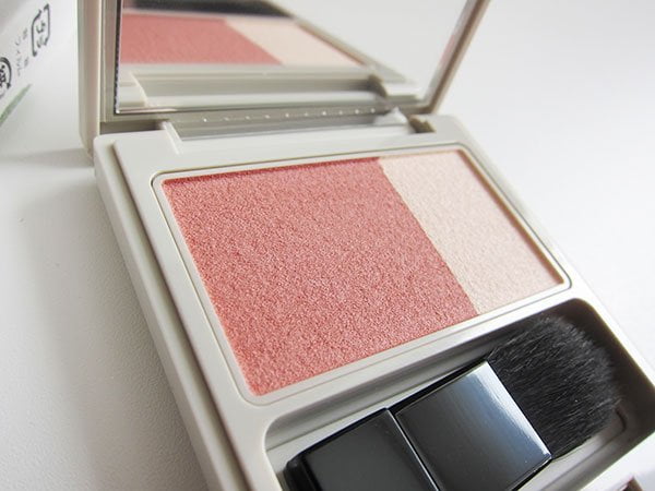 Naturaglacé Powder Rouge in 04 Nude (Hey Pretty Beauty Blog Review: Japanische Naturkosmetik Make-Up Marke, neu in der Schweiz erhältlich)