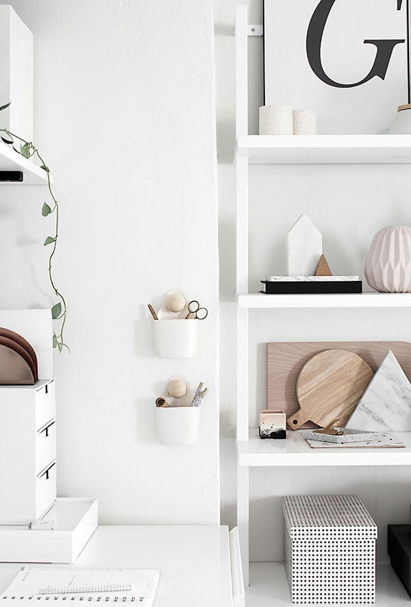 DIY Hanging Wall Organizers auf Homey oh My (Hey Pretty Nordic Style on a Budget – Coole Tipps zum Einrichten)
