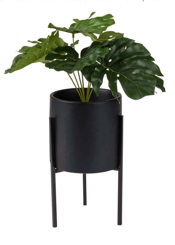 Scandi Style für wenig Geld: Künstliche Mostera-Pflanze im Übertopf von Maisons du Monde (Hey Pretty Deko Flash)