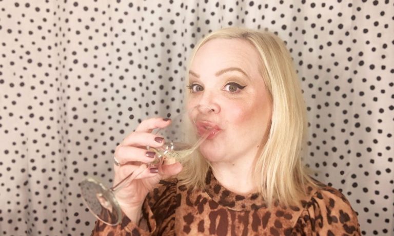 Glowy Silvester-Make-Up Tutorial, Schritt für Schritt auf Hey Pretty Beauty Blog