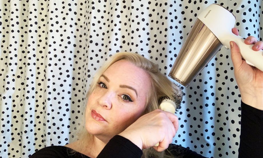 Big Hair, Mini Tutorial: So gibt’s mehr Volumen Mini-Tutorial für Big Hair: Schritt für Schritt tolles Volumen mit Haartrockner und Rundbürste zaubern (Hey Pretty Beauty Blog)