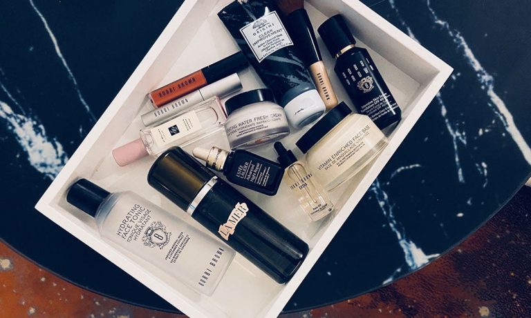 Show Me Your Badezimmerschränkli, Nathalie! Hey Pretty Beauty Blog Top Shelf-Serie mit echten Frauen und echten Hautpflege-Lieblingen