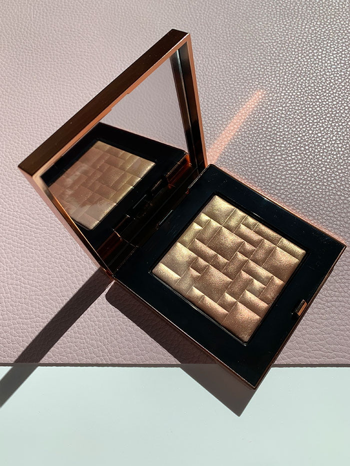 Bobbi Brown Summer Glow Collection 2020 – Highlighting Powder in Warm Glow (Hey Pretty Beauty Blog Preview)