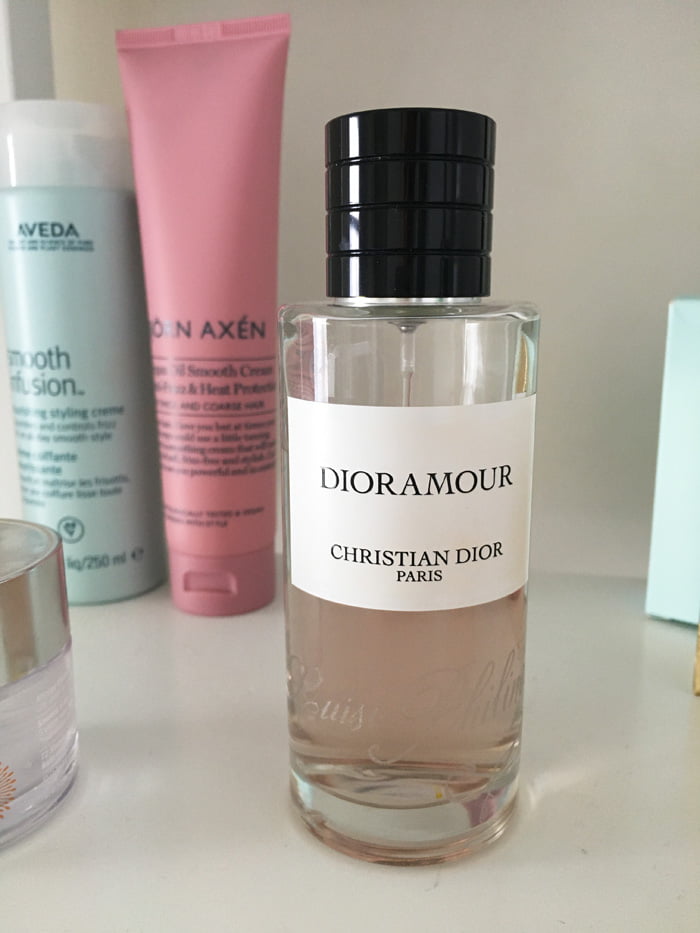 Hey Pretty Show Me Your Badezimmerschränkli Luise Pomykaj Dioramour Christian Dior