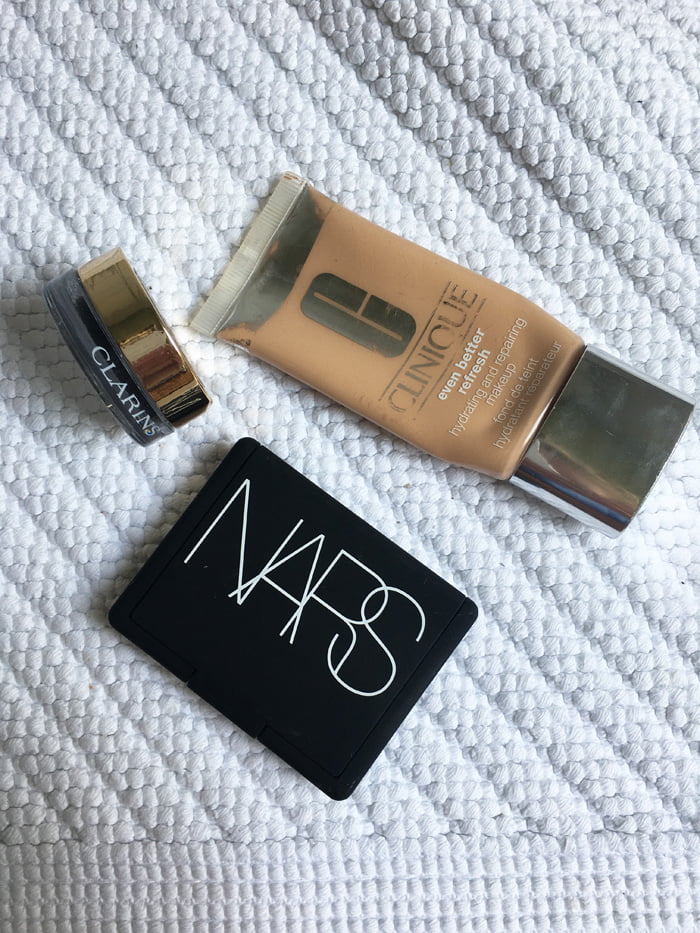 Hey Pretty Show Me Your Badezimmerschränkli Luise Pomykaj Make-up Clarins Clinique Nars