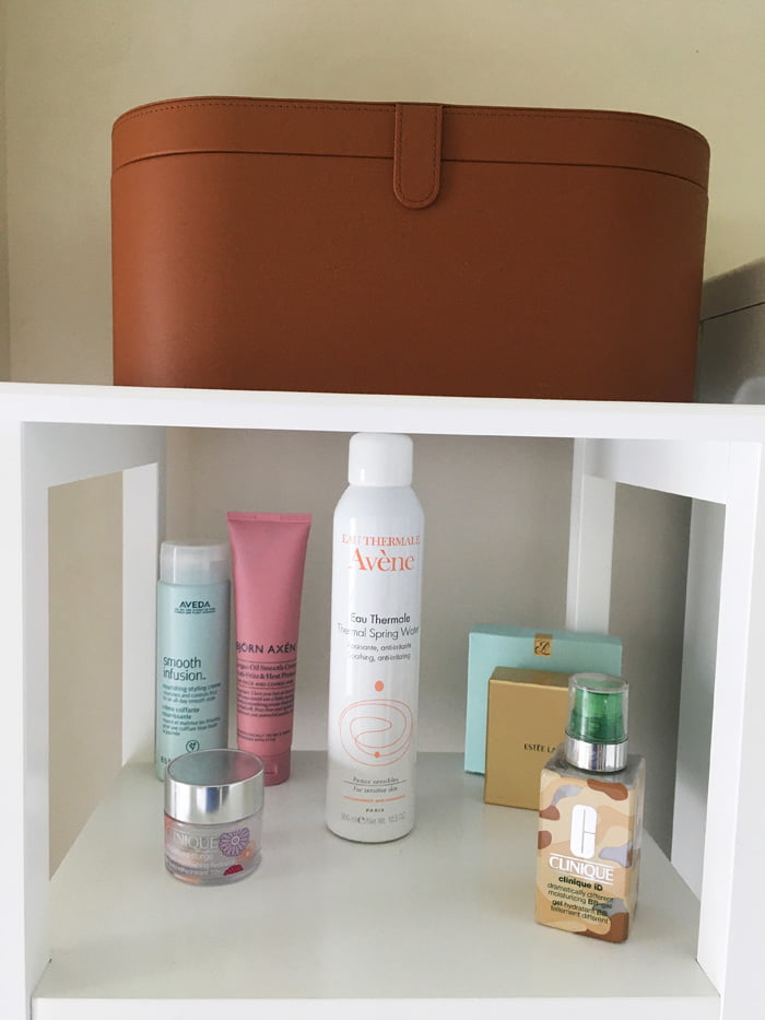 Hey Pretty Show Me Your Badezimmerschränkli Luise Pomykaj Skincare Make-up Avene Clinique Aveda Björn Axen Dyson Estee Lauder