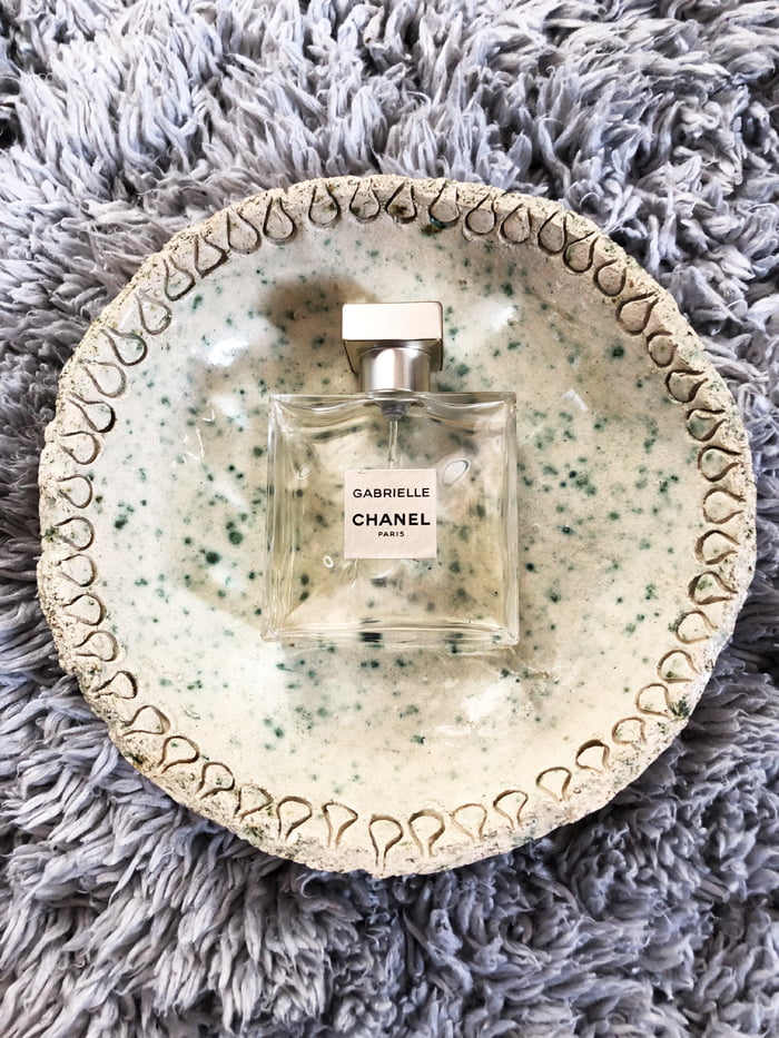 Hey Pretty Show Me Your Badezimmerschränkli Anna von Senger Chanel