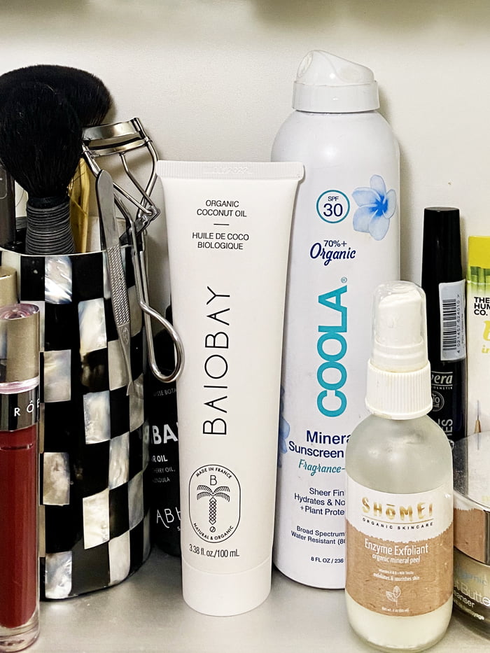 Hey Pretty Show Me Your Badezimmerschränkli Sophia Singh The Beauty Kollective