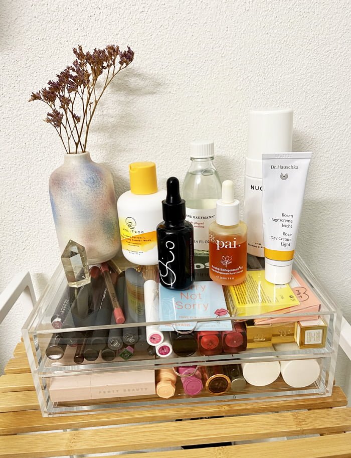 Hey Pretty Show Me Your Badezimmerschränkli Gabriela Projer Nuori Pai Susanne Kaufmann HoliFrog Oio Lab Dr. Hauschka