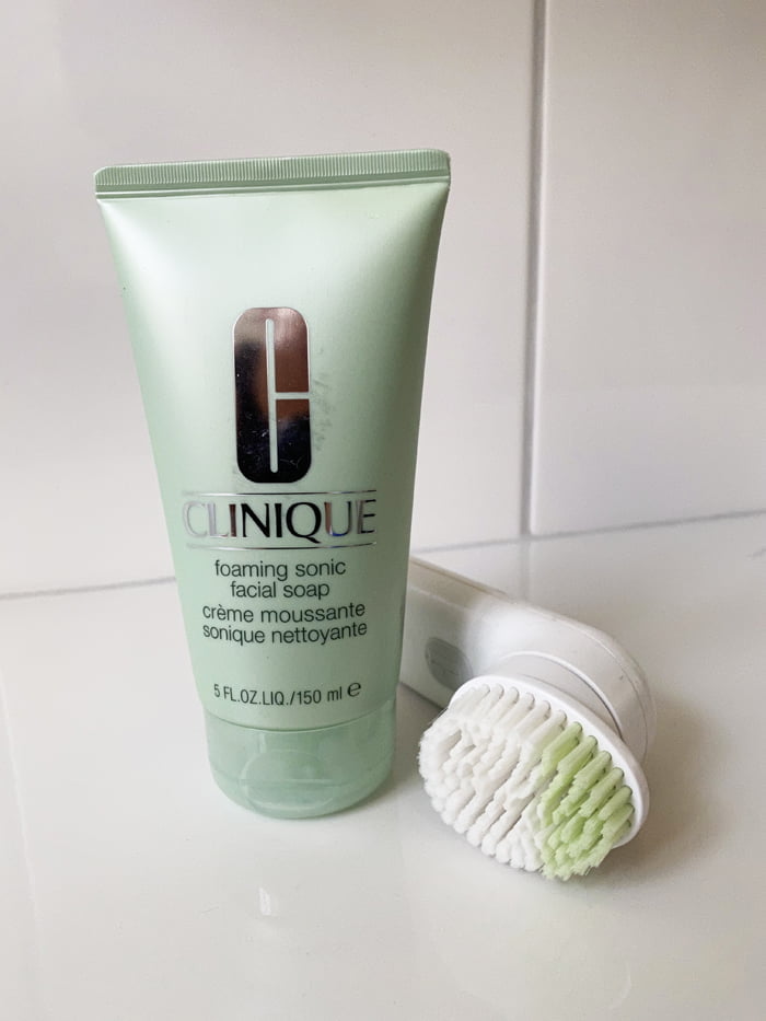 heypretty badezimmerschränkli nadialoosli clinique sonic