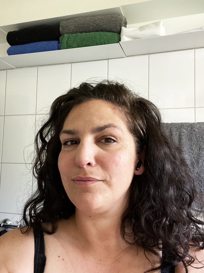 heypretty badezimmerschränkli nadialoosli portrait