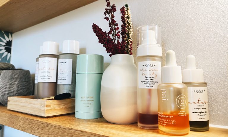 Hey Pretty Show Me Your Badezimmerschränkli Nadia Smug Nini Organics Pai