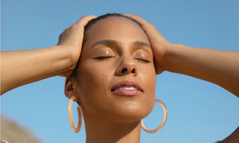 Wir haben sie schon: Alicia Keys‘ Beautylinie «Keys Soulcare»! PR Image: Alicia Keys, Keys Soulcare – Review auf Hey Pretty Schweiz