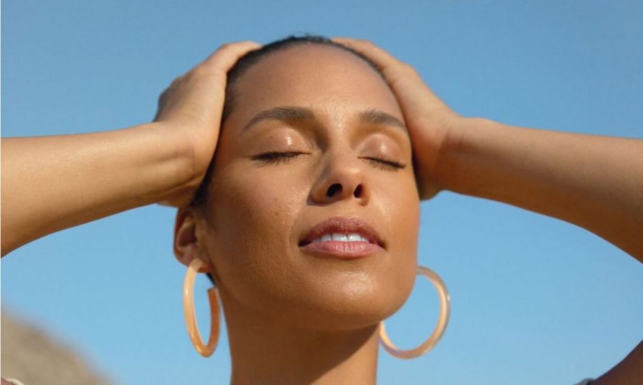 Wir haben sie schon: Alicia Keys‘ Beautylinie «Keys Soulcare»! PR Image: Alicia Keys, Keys Soulcare – Review auf Hey Pretty Schweiz