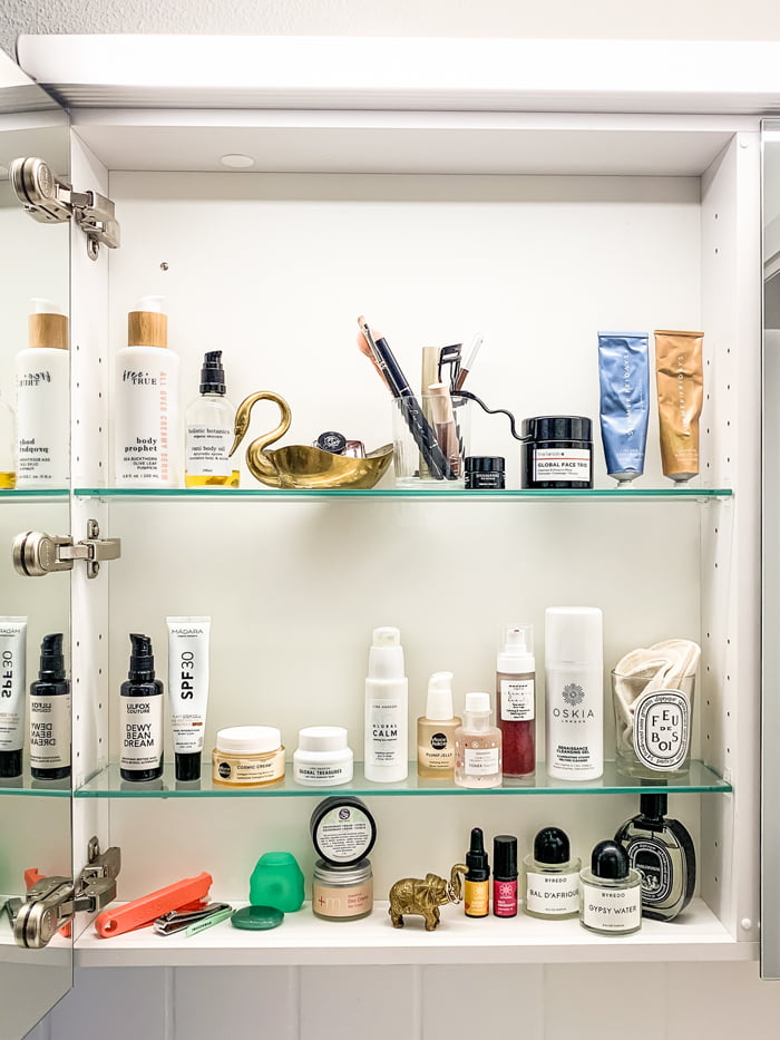 Hey Pretty Show Me Your Badezimmerschränkli Franziska Freiermuth Lilfox Madara Lina Hanson Moon Juice Oskia Nini Organics Summer Fridays Whamisa Byredo